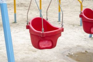 月齢が低い赤ちゃんでも遊べる乳幼児用のブランコ